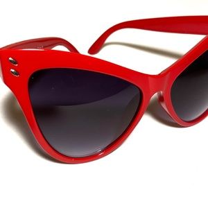 🔥 Red Oversized Cat Eye Sunglasses 🔥